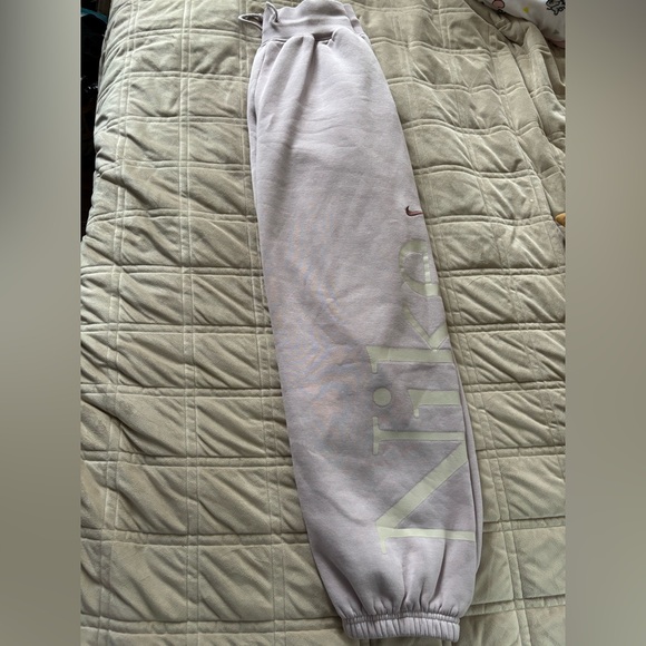 Nike Soft Gray / purple Joggers - Picture 3 of 8